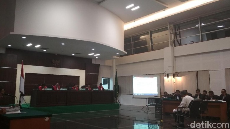 Baca Pleidoi, Pengacara Minta Hakim Bebaskan Buni Yani Baca Pleidoi, Pengacara Minta Hakim Bebaskan Buni Yani