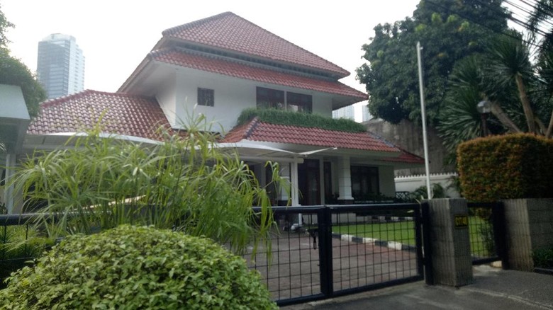 Maling Gondol iPhone di Rumah Dinas Sandiaga Uno Maling Gondol iPhone di Rumah Dinas Sandiaga Uno