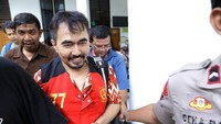 Aa Gatot pada sidang sebelumnya juga memakai kemeja yang sama. Foto: Palevi