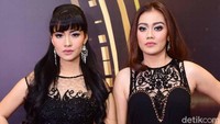Della Wulan Astreani atau Della Perez dan Nia Anggraini adalah adik dari Julia Perez. Pool/Noel/detikFoto.