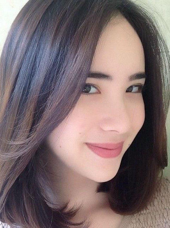 Pamela Bowie artis cantik yang sudah membintangi 10 FTV. Ia sering mendapat peran seorang gadis sakit atau menderita karena patah hati di FTV. Foto: Instagram