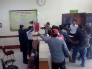 Kursi Melayang ke Wajah Ketua PN Jambi, Pelempar Minta Maaf