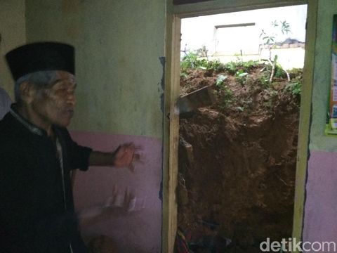 Kademin tunjuk lokasi tertimpa tembok/