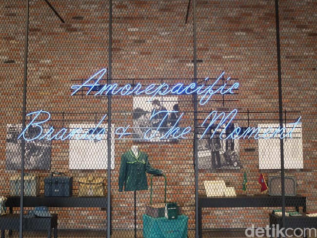 Segala kosmetik jadul Korea ini bisa dilihat di Amorepacific Archive, sebuah museum di daerah Osang (satu jam dari Seoul). Berbagai produk kosmetik dari masa ke masa terpajang di museum ini. Jika ingin datang ke museum ini Anda bisa melakukan janji di hari-hari sebelumnya. Museum ini dikenakan dikenakan biaya masuk. Foto: Kiki Oktaviani/Wolipop