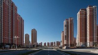 Kota Kangbashi memiliki luas 355 kilometer persegi dan seluruh gedung pencakar langit itu tidak dighuni secara maksimal (Raphael Olivier/CNN Style)