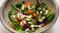 Steve Smith dari restoran Bohemia mengatakan salad adalah hidangan sehat nan praktis yang harus bisa Anda buat sendiri. Pelajari bagaimana memadukan bahan salad, harus ada rasa asam, manis dan teksturnya, ujar Smith. Foto: Istimewa