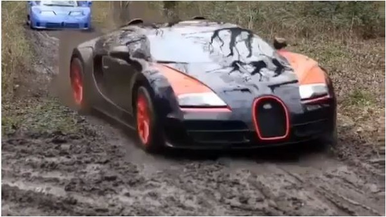 Saat Bugatti Lamborghini  dan Ferrari Diajak Off Road 