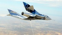 Pesawat Virgin Galactic diperkirakan bisa terbang perdana mencapai luar angkasa dalam 3-6 bulan mendatang. Greg Beach/Inhabitat.