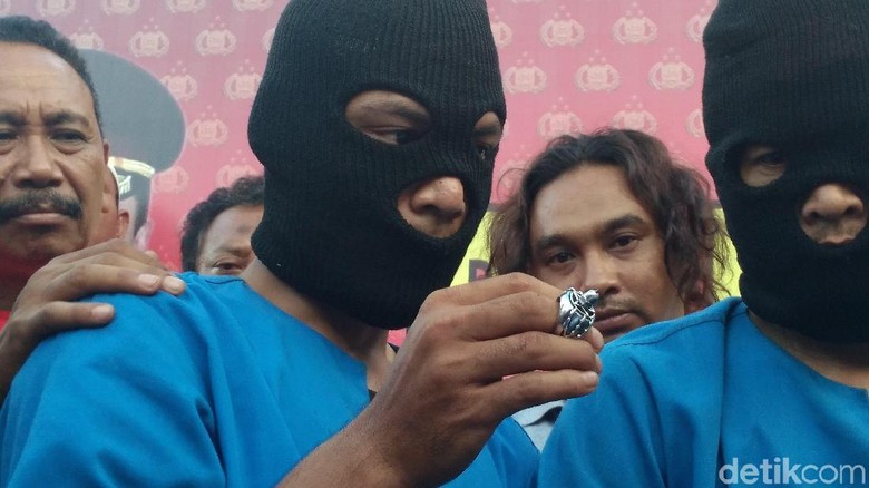Pecah Kaca Mobil Pakai Cincin Modus Baru di Cirebon Pecah Kaca Mobil Pakai Cincin Modus Baru di Cirebon