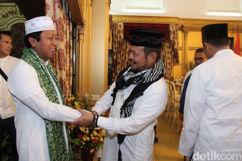 Ketum PPP Romahurmuziy Beri Tausiah di Hadapan Ulama Sulsel Ketum PPP Romahurmuziy Beri Tausiah di Hadapan Ulama Sulsel