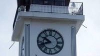 Hal unik pada Jam Gadang adalah penulisan angka 4 pada jam tidak menggunakan IV melainkan IIII. ( Johanes Randy)