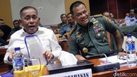 Menhan Ryamizard Ryacudu dan Panglima TNI Jenderal Gatot Nurmantyo mengikuti rapat dengan Komisi I DPR.