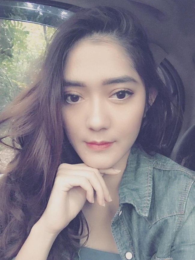 Keira Shabira seorang dara 26 tahun kelahiran Bandung yang cukup menyedot perhatian publik. Ia mengawali kariernya dengan membintangi film berjudul Menantang Maut’. Dan Keira kini layak dijuluki Ratu FTV karena sudah lebih dari 30 judul dibintanginya. Foto: Instagram