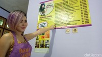 Kedai Bakmi Janda milik keduanya ini menghebohkan karena juga nama-nama menu yang ditawarkan bisa membuat salah tingkah.
