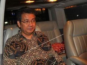 Cerpen Denny JA Jawab Isu Minta Posisi