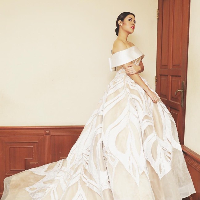 Cantik dan bersuara merdu, Raisa mampu menghipnotis banyak orang, terutama kaum pria. Prestasinya di dunia tarik suara tak perlu diragukan lagi, sudah banyak penghargaan yang diborong olehnya. Keanggunan dan kecantikan Raisa lah yang membuatnya kerap dijuluki princess oleh penggemarnya. Foto: Instagram