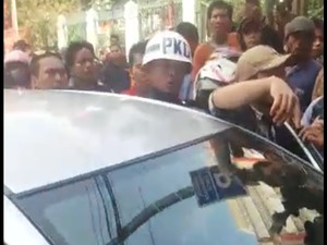 Saat Sadar, Emak-emak Topless Seruduk Bajaj: Lho Saya Diapain?