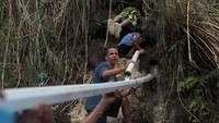 Badai Maria yang menyapu Puerto Rico menyebabkan akses air bersih menjadi sangat sulit.