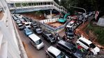 Jalan Metro Pondok Indah Menyempit, Kendaraan Mengular