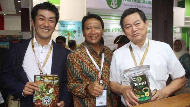 Bupati Irsyad Yusuf bersama peserta konferensi