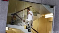 Sepatu kets ini juga dipakai oleh Sandiaga saat memenuhi panggilan KPK untuk pemeriksaan.