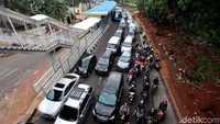 Proyek pembangunan ini diharapkan dapat rampung pada Desember 2017 mendatang.
