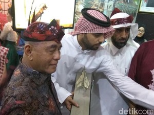 Hadiri Malam Budaya Internasional, Menhan Dihadiahi Pesawat Tempur
