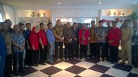 Para pembicara foto bersama.
