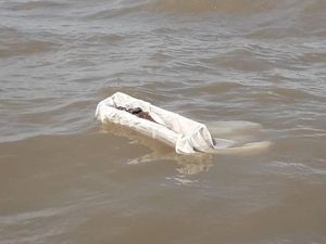 Jenglot yang Sempat Heboh di Surabaya Akhirnya Dilarung di Laut