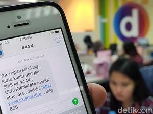 Jepret Keseruan Registrasi SIM Card, Rebut Galaxy S8 dan Sony a6000