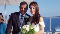 Kabar bahagia ini datang setelah bos AirAsia tersebut sudah berusia 53 tahun. Ia menikah dengan Chloe, model cantik asal Korea Selatan. Foto: Ist (Pagez)