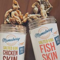 Kriuk! Renyah Gurih Kulit Ikan Goreng Berbalut Bumbu Telur Asin