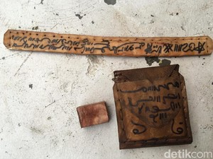 Ini Isi Jimat yang Dipercaya Bisa Loloskan Tes CPNS