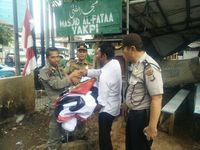 Satpol PP Turunkan Spanduk 'Kebangkitan Pribumi Muslim' di Menteng