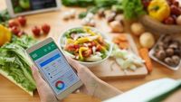 Rencanakan menu makanan apa yang akan dibuat agar diet tak gagal.
