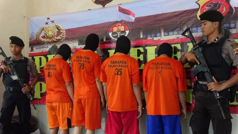 Hindari Polisi, Komplotan Pencuri Rumah Kosong Ini Pakai Jimat Hindari Polisi, Komplotan Pencuri Rumah Kosong Ini Pakai Jimat