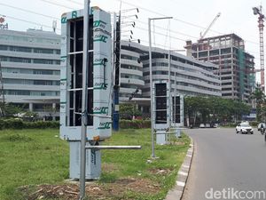 Dewan Dukung Pemkot Surabaya Tertibkan Reklame Liar di Bundaran PTC