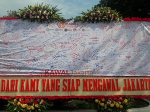 Partai Pendukung Ahok-Djarot Kirim Karangan Bunga untuk Anies-Sandi