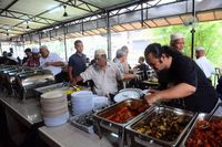 Restoran Ini Beri Makan Siang Gratis 1.000 Orang Selama Tiga Tahun!