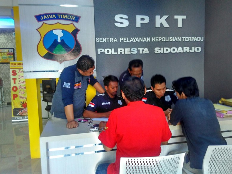 PDIP Sidoarjo Laporkan Akun Medsos yang Dinilai Menebar Kebencian PDIP Sidoarjo Laporkan Akun Medsos yang Dinilai Menebar Kebencian