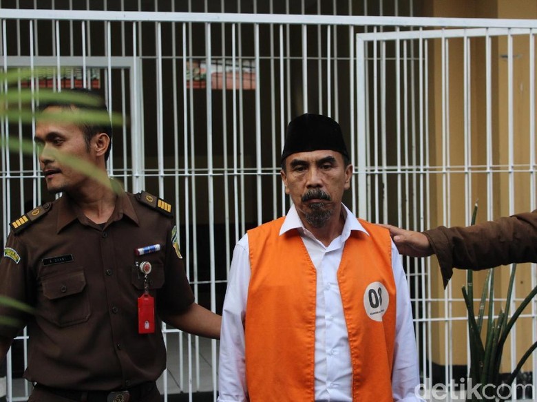 Wawan Jenderal NII di Garut Dituntut 10 Tahun Penjara Wawan Jenderal NII di Garut Dituntut 10 Tahun Penjara