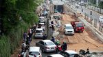 Jalan Metro Pondok Indah Menyempit, Kendaraan Mengular