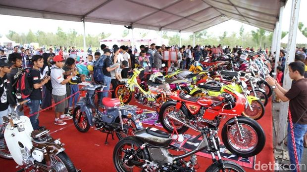 Puluhan Modifikator Ikuti Kontes Final Modifikasi Motor Honda
