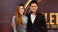 Ia tiba terlebih dahulu bersama sang kekasih. Pool/Noel/detikFoto.