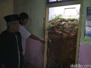 Selamatkan Istri dari Longsor, Ini yang Dilakukan Kakek di Trenggalek