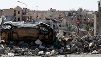 Secara terpisah, koalisi pimpinan AS menyebut baru 90 persen wilayah kota Raqqa yang bebas dari ISIS. Foto: REUTERS/Erik De Castro