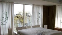 Untuk dapat menikmati pengalaman menginap di kamar John and Yoko Suites, harga yang ditawarkan mulai 179 euro atau setara dengan Rp. 3.043.000 (TripAdvisor)