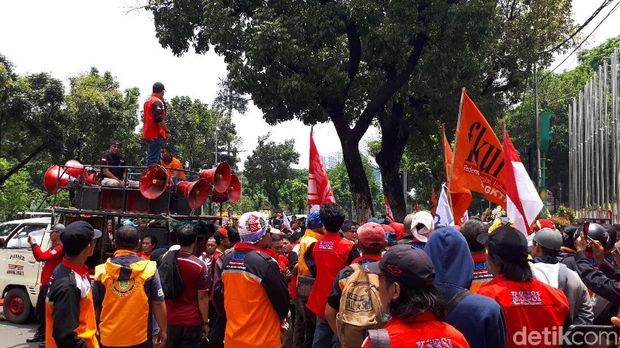  Demonstrasi buruh di depan Balai Kota, Rabu (18/10/2017)