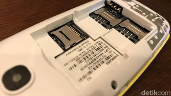 Selain itu terdapat dua slot SIM card. (Foto: detikINET/Adi Fida Rahman)