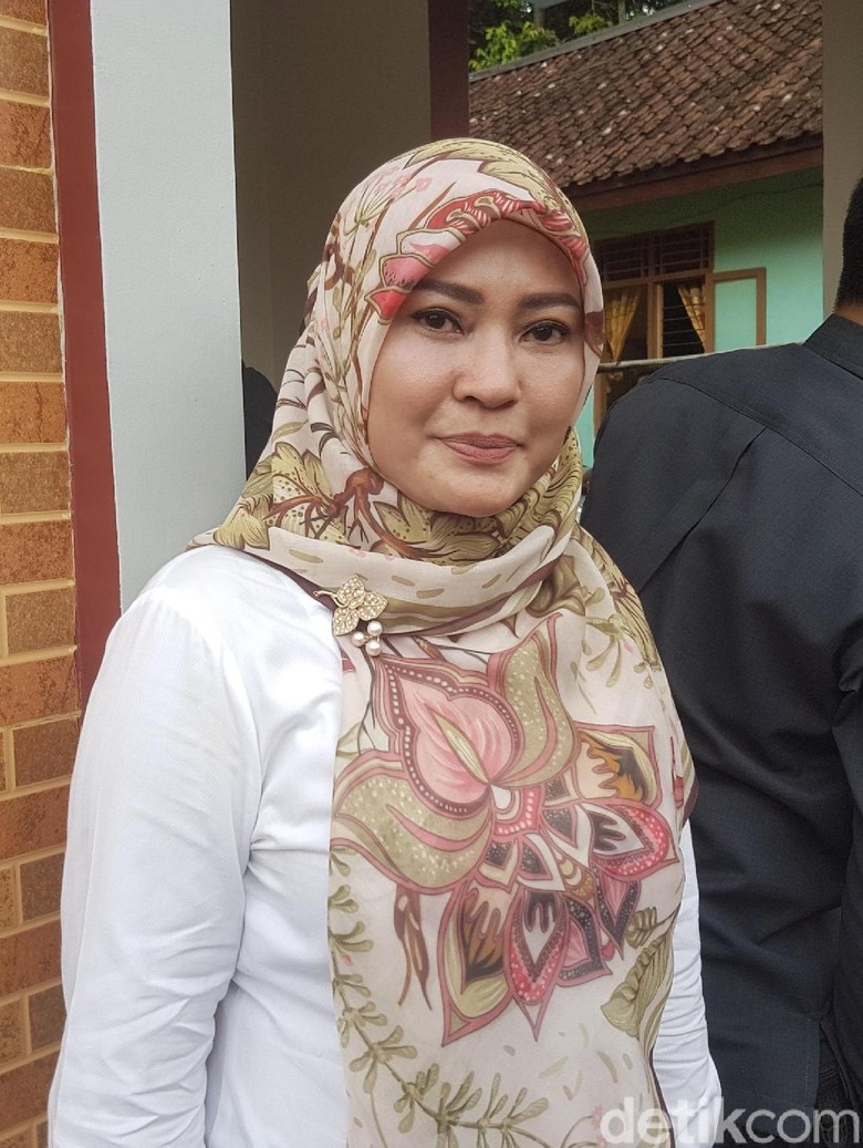 Bupati Pandeglang Respons Petisi Jalan Rusak: Mohon Kesabaran Bupati Pandeglang Respons Petisi Jalan Rusak: Mohon Kesabaran